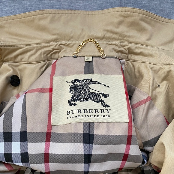 BURBERRY | Timeless Seasonless Mid-length Slim Fit Double-Breasted Trench Coat - Picture 10 of 17